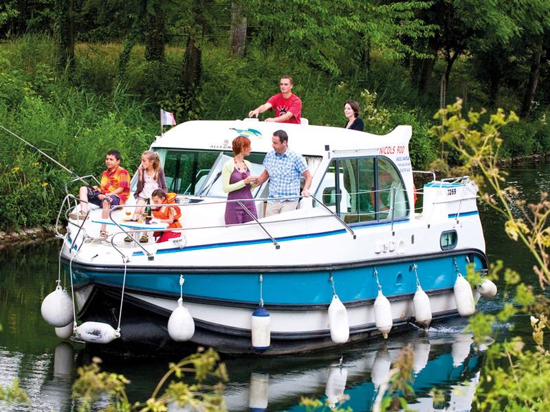 Eine Woche : Mit dem Hausboot von See zu See bis nach Fürstenberg - ab 998 euros