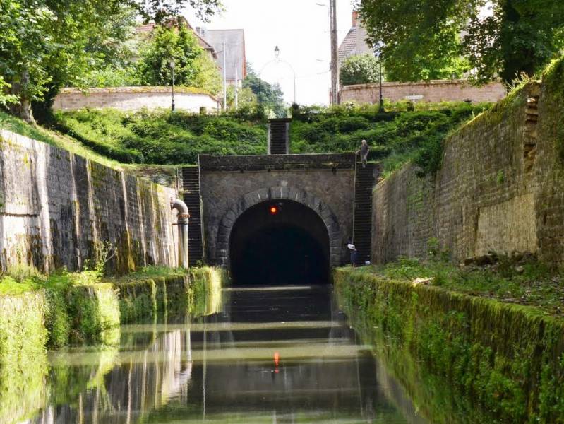 10 Tage : Hausbootfahrt 10 tage auf  der Canal de Bourgogne - ab 1430 euros