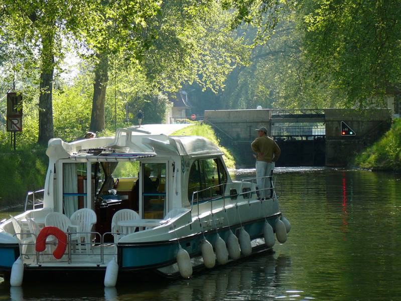 Eine Woche : Auf den Spuren der Geschichte: Hausboottour auf dem Rhein-Rhône-Kanal - ab 998 euros