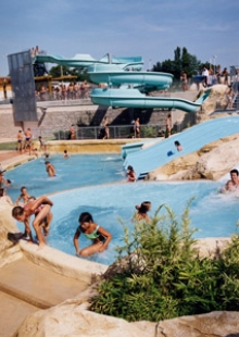  Der Aquapark Isis in Dole mit seiner Riesenwasserrutsche 