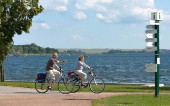 Am See entlang im Dahmeland Fahrradfahren