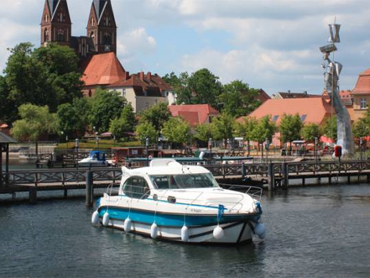 Hausboot-mieten-Mecklemburg-Hausbooturlaub-Lübz