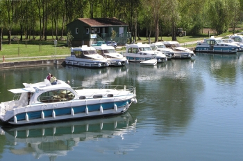 Hausbootfahrt in der Charente an Bord eines führerscheinfreien Bootes ab Sireuil