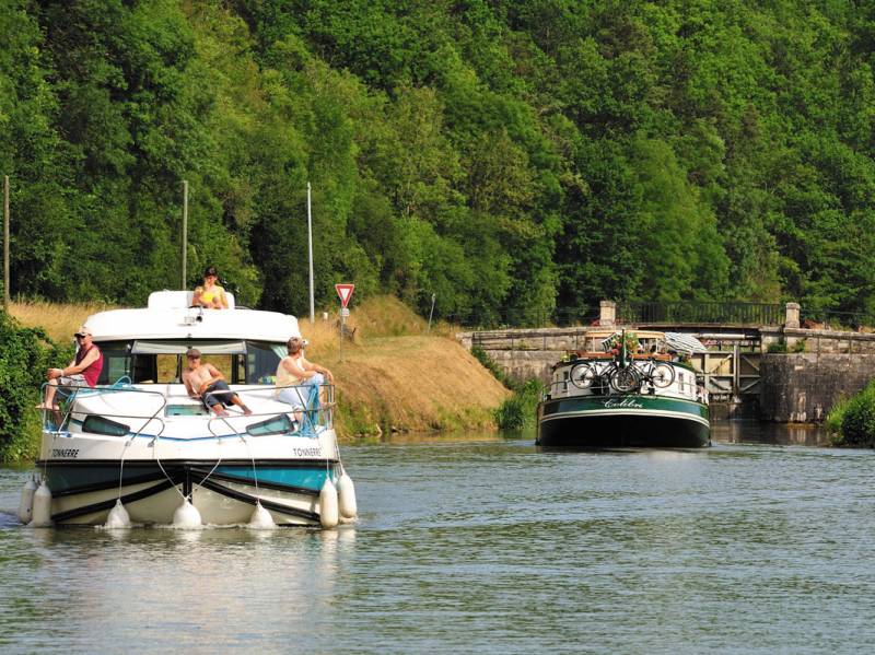 10 Tage : Hausbootfahrt 10 tage auf  der Canal de Bourgogne - ab 1940 euros